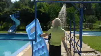 Wet And Creamy At The Pool Screencap 4 on sinx.preview.netperv.com