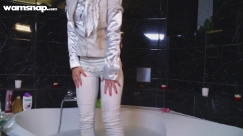Sexy Solo Wetlook Show In White Screencap 5 on sinx.preview.netperv.com