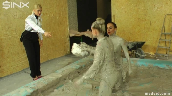 Messy girls double team hot blonde in mud wrestling catfight Screencap 2 on sinx.preview.netperv.com
