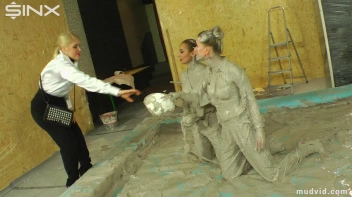 Messy girls double team hot blonde in mud wrestling catfight Screencap 3 on sinx.preview.netperv.com