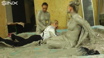 Messy girls double team hot blonde in mud wrestling catfight Screencap 4 on sinx.preview.netperv.com