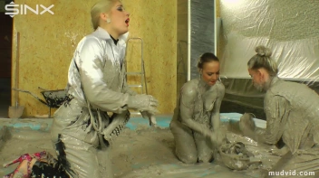 Messy girls double team hot blonde in mud wrestling catfight Screencap 8 on sinx.preview.netperv.com
