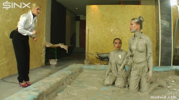 Messy girls double team hot blonde in mud wrestling catfight Screencap 1 on sinx.preview.netperv.com