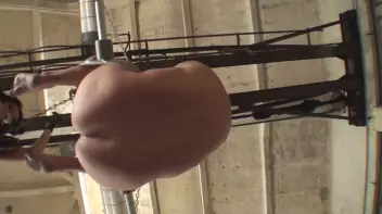 Hängend mit dem Strapon durchgefickt Screencap 2 on sinx.preview.netperv.com