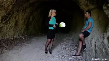 Please piss on my face, Bombshell Screencap 3 on sinx.preview.netperv.com