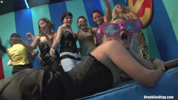 Bikini Beach Balls Part 3 - Cam 1 Screencap 4 on sinx.preview.netperv.com