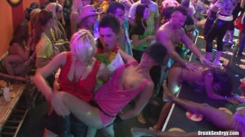 Bikini Beach Balls Part 3 - Cam 1 Screencap 81 on sinx.preview.netperv.com