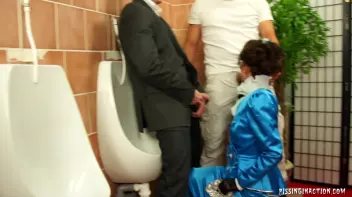 Even Princesses Have To Take A Piss Screencap 5 on sinx.preview.netperv.com