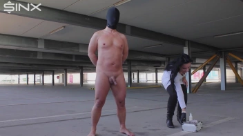 Den Sack im Parkhaus genadelt Screencap 2 on sinx.preview.netperv.com