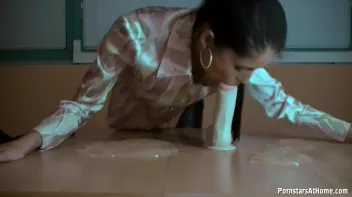 Perfect Babe Gives Perfect Blowjob Screencap 22 on sinx.preview.netperv.com