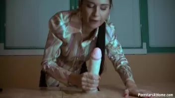 Perfect Babe Gives Perfect Blowjob Screencap 31 on sinx.preview.netperv.com