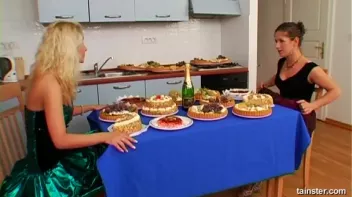 Anniversary Party Food Fight Screencap 1 on sinx.preview.netperv.com