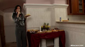 Hot And Messy Mamas Screencap 21 on sinx.preview.netperv.com