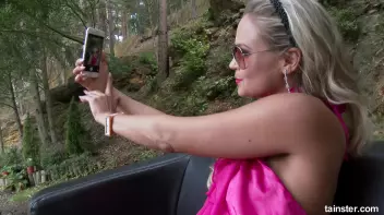 Washing her face with piss Screencap 6 on sinx.preview.netperv.com