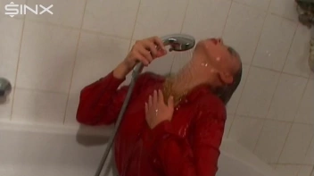 Babe Drenches Her Clothed Body In Water Screencap 14 on sinx.preview.netperv.com