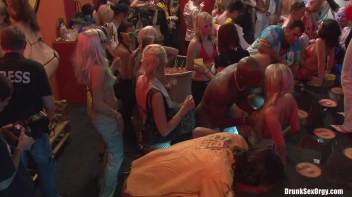 Bikini Beach Balls Part 4 - Cam 3 Screencap 23 on sinx.preview.netperv.com