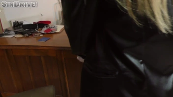 Rimming Rascals In Strap-on-Trouble: Street Hooker Vs. VIP Escort - Who's The Leader Behind Bars? Screencap 25 on sinx.preview.netperv.com