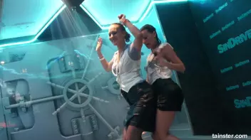 Dirty Wet Dancing Screencap 30 on sinx.preview.netperv.com