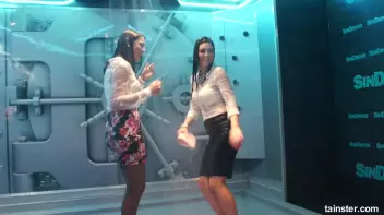 Dirty Wet Dancing Screencap 50 on sinx.preview.netperv.com