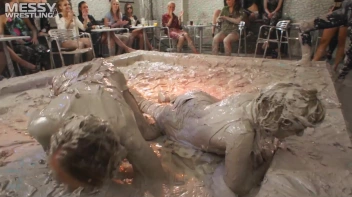 Muddy Wrestling: Jean Dreams Lola vs. Jesica Screencap 40 on sinx.preview.netperv.com