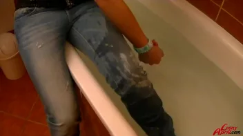 Take A Bath With Ferrera Screencap 12 on sinx.preview.netperv.com