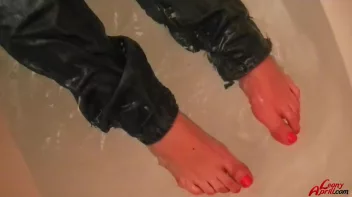 Take A Bath With Ferrera Screencap 18 on sinx.preview.netperv.com