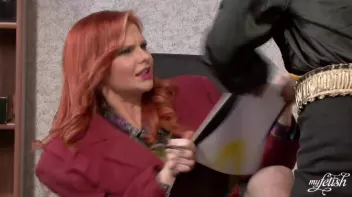 Ripped Up Business Lesbos Screencap 6 on sinx.preview.netperv.com