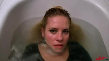 Savoring Every Moment Of Bath Time Screencap 76 on sinx.preview.netperv.com