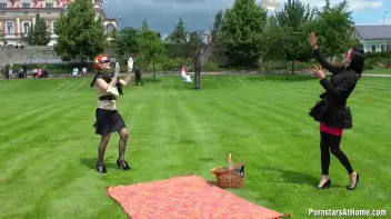 The Craziest Tourist Attraction In Town! Screencap 4 on sinx.preview.netperv.com