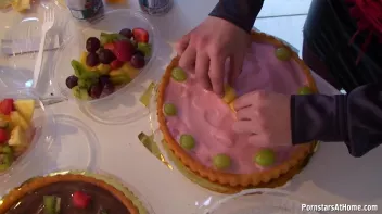 The Cake Party Disaster Screencap 1 on sinx.preview.netperv.com