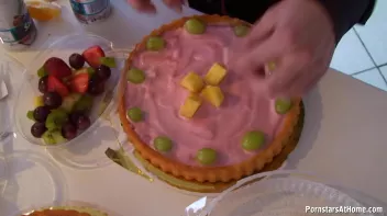 The Cake Party Disaster Screencap 2 on sinx.preview.netperv.com