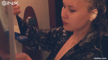 Solo Showering Seductress Screencap 17 on sinx.preview.netperv.com