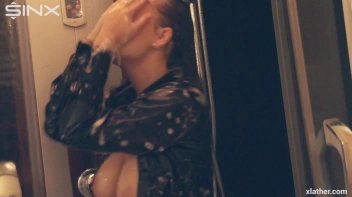 Solo Showering Seductress Screencap 47 on sinx.preview.netperv.com