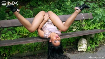 Sexy Pisser Caught Peeing In The Park Screencap 6 on sinx.preview.netperv.com