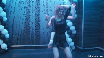 You See Me I Be Wet, Wet, Wet, Wet, Wet... Screencap 18 on sinx.preview.netperv.com