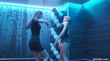 You See Me I Be Wet, Wet, Wet, Wet, Wet... Screencap 22 on sinx.preview.netperv.com