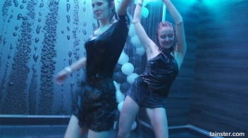 You See Me I Be Wet, Wet, Wet, Wet, Wet... Screencap 24 on sinx.preview.netperv.com