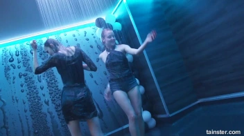 You See Me I Be Wet, Wet, Wet, Wet, Wet... Screencap 28 on sinx.preview.netperv.com