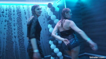 You See Me I Be Wet, Wet, Wet, Wet, Wet... Screencap 32 on sinx.preview.netperv.com