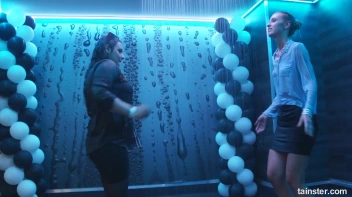 You See Me I Be Wet, Wet, Wet, Wet, Wet... Screencap 5 on sinx.preview.netperv.com