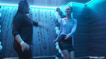 You See Me I Be Wet, Wet, Wet, Wet, Wet... Screencap 7 on sinx.preview.netperv.com