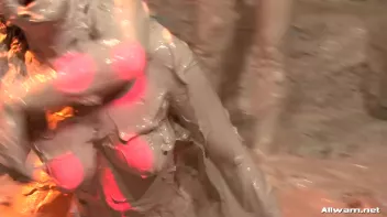 Dirty Duo Turns Into Mud Brawl Screencap 41 on sinx.preview.netperv.com