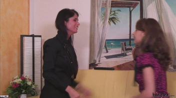 Smackfest Lesbos - Nessa Devil & Zuzana Z Screencap 26 on sinx.preview.netperv.com