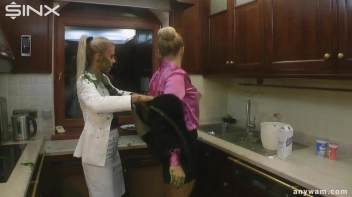 Wet and Messy Babes' Food Catfight Screencap 35 on sinx.preview.netperv.com