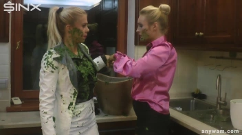 Wet and Messy Babes' Food Catfight Screencap 39 on sinx.preview.netperv.com