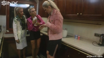 Wet and Messy Babes' Food Catfight Screencap 46 on sinx.preview.netperv.com