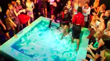 Blue Gel Fight Does the Trick! Screencap 38 on sinx.preview.netperv.com