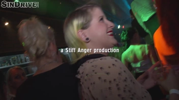 Banging Two Babes At The Club - Open Wide and Get It! Screencap 2 on sinx.preview.netperv.com