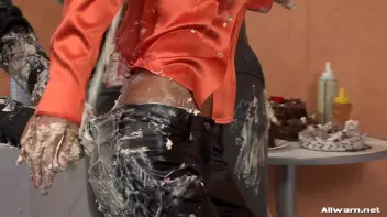 When Birthdays Turn Messy Screencap 21 on sinx.preview.netperv.com