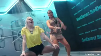 Sexy Shower Girls Screencap 43 on sinx.preview.netperv.com